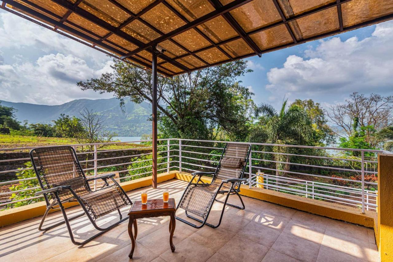 Ekam Lake House By Stayvista With Mountain & Lake Views, Outdoor Jacuzzi, Sauna, Modern Amenities & Kitchen Garden 푸네 외부 사진