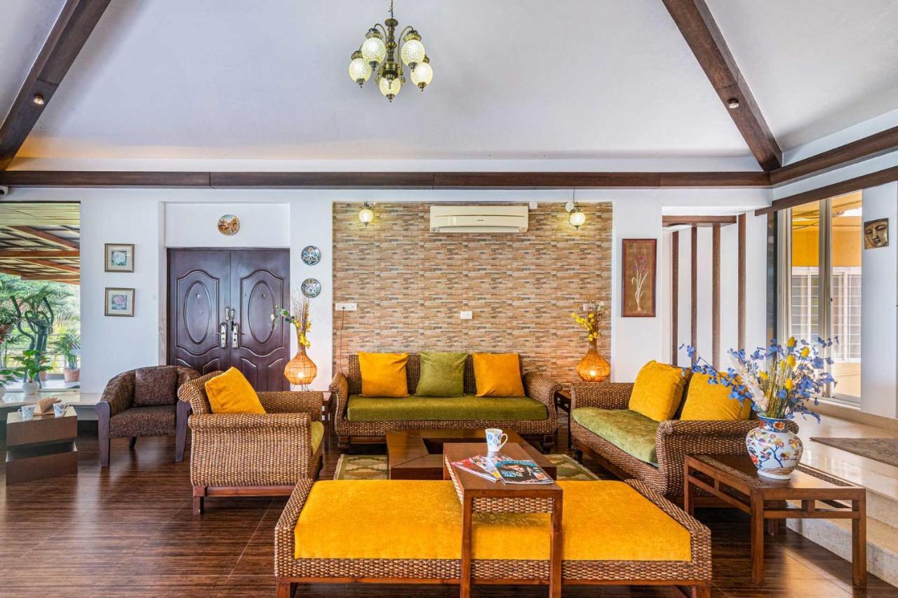 Ekam Lake House By Stayvista With Mountain & Lake Views, Outdoor Jacuzzi, Sauna, Modern Amenities & Kitchen Garden 푸네 외부 사진